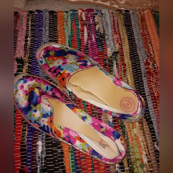 So~Colorful Pink & Blue Cabana Floral Crochet Toe Espadrilles - Picture 5 of 11